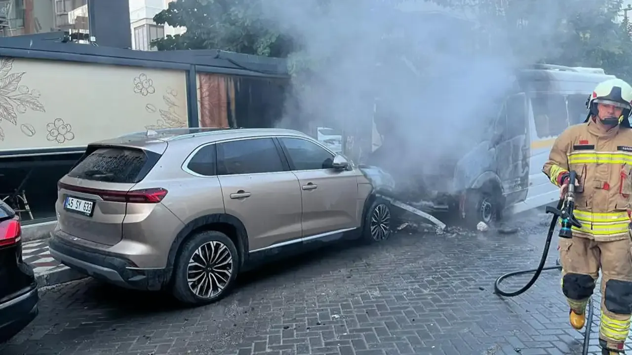 Öğrenci servisi yandı: 13 çocuk son anda kurtarıldı