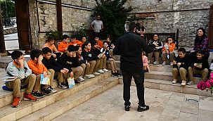 SEYAKMER'de Çocuklar 'Alinda Keşifte' ile Efes'te Tarih Yolculuğuna Çıktı