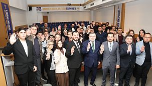 AK Parti İzmir'den ''3 Kademe Tanıtım ve Medya Eğitim Programı''