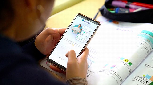 Aliağa Belediyesi'nden 12. Sınıf Öğrencilerine Pakodemy Üyeliği