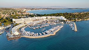 Altın Yunus Çeşme'de 2026'ya Burcu Güneş'le Merhaba