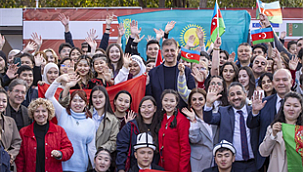 Başkan Tugay Dünya Türk Dili Ailesi Günü'nü Öğrencilerle Kutladı