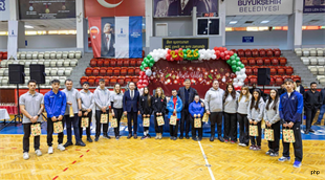 Başkan Tugay, Yeni Yıl Öncesi Sporcularla Buluştu