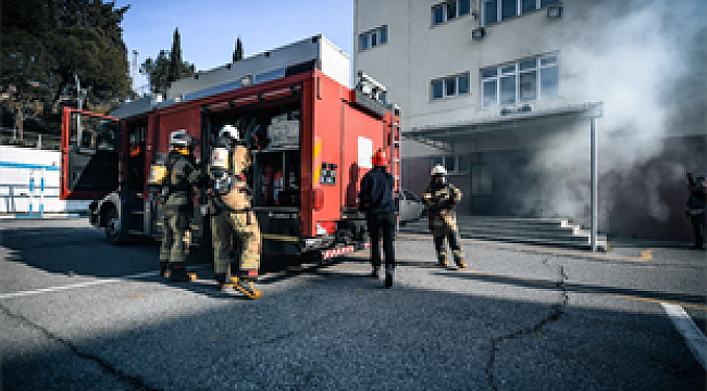 Buca'daki Polis Okulu'nda İtfaiye Tatbikatı