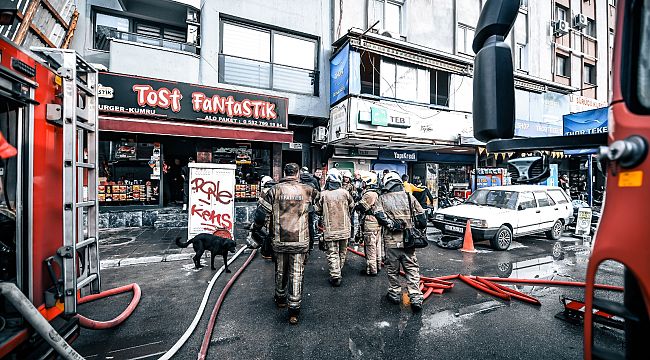 İş hanını alevler sardı, itfaiye 12 kişiyi kurtardı