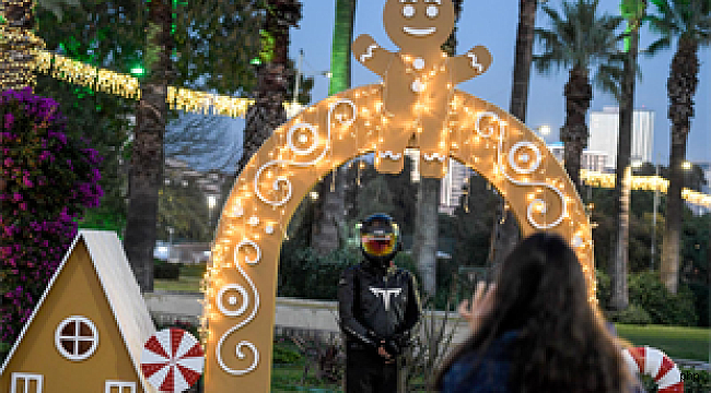 İzmir Büyükşehir Belediyesi Kültürpark ve Bostanlı'da buz pisti kuruyor