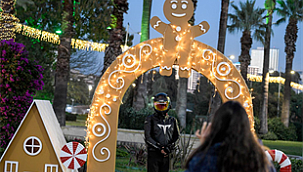 İzmir Büyükşehir Belediyesi Kültürpark ve Bostanlı'da buz pisti kuruyor
