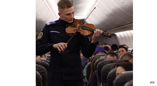 Jandarma'dan uçakta Romanya Milli Marşı