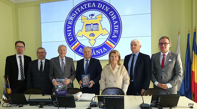 Romanya'nın Eski Cumhurbaşkanı Emil Constantinescu Oradea Üniversitesi'nde