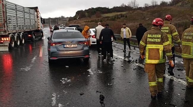 12 Araç Zincirleme Kazaya Karıştı