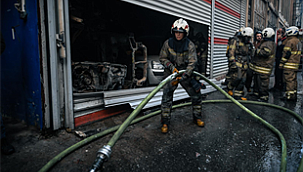 Buca'da Oto Tamirci Deposunda Yangın