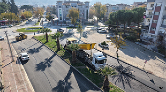 Merkezden ilçelere ulaşım yolları yenileniyor