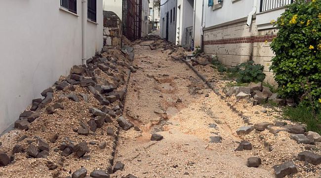 AK Parti Çeşme İlçe Başkanı Özen'den Başkan Denizli'ye Sert Eleştiri