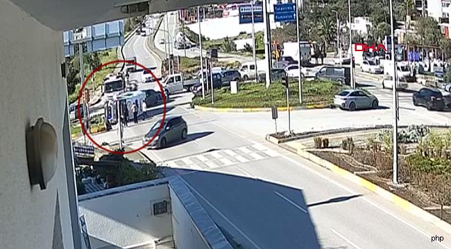 Ambulans devrildi; 4 yaralı