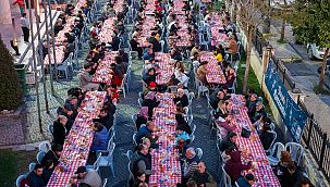 Davutlar'da binlerce kişi Kuşadası Belediyesi iftarında buluştu