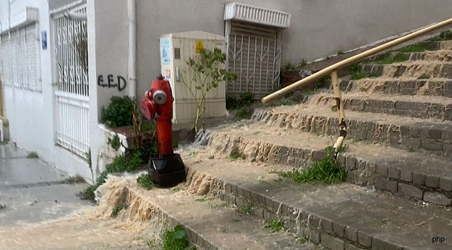 Eğitim Mahallesi'ndeki kronik yol çökmesi tartışma yarattı