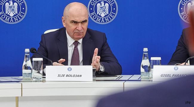 Ekonomi iki çeyrek üst üste daraldı