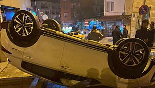 Güngör Mahallesi'nde Yokuş Aşağı İnen Araç Park Halindeki Otomobile Çarpıp Takla Attı