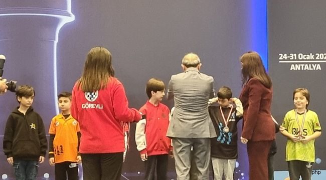 9 yaşındaki Aras Bulut Ak milli takım havuzunda