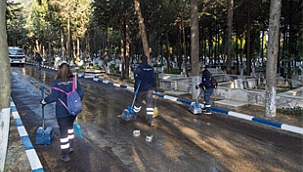 İzmir'de mezarlıklar Ramazan Bayramı'na hazırlanıyor