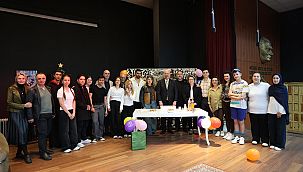 Menemen'de Dünya Tiyatrolar Günü alkışlarla kutlandı