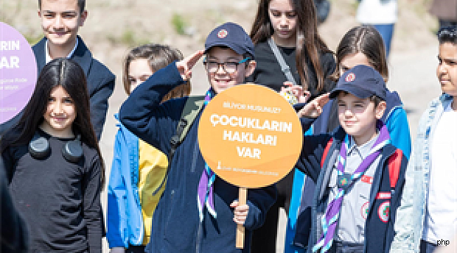 Tugay çocuklarla fidan dikti