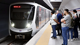 Dakikalar süren beklemeler yolcuları isyan ettirdi