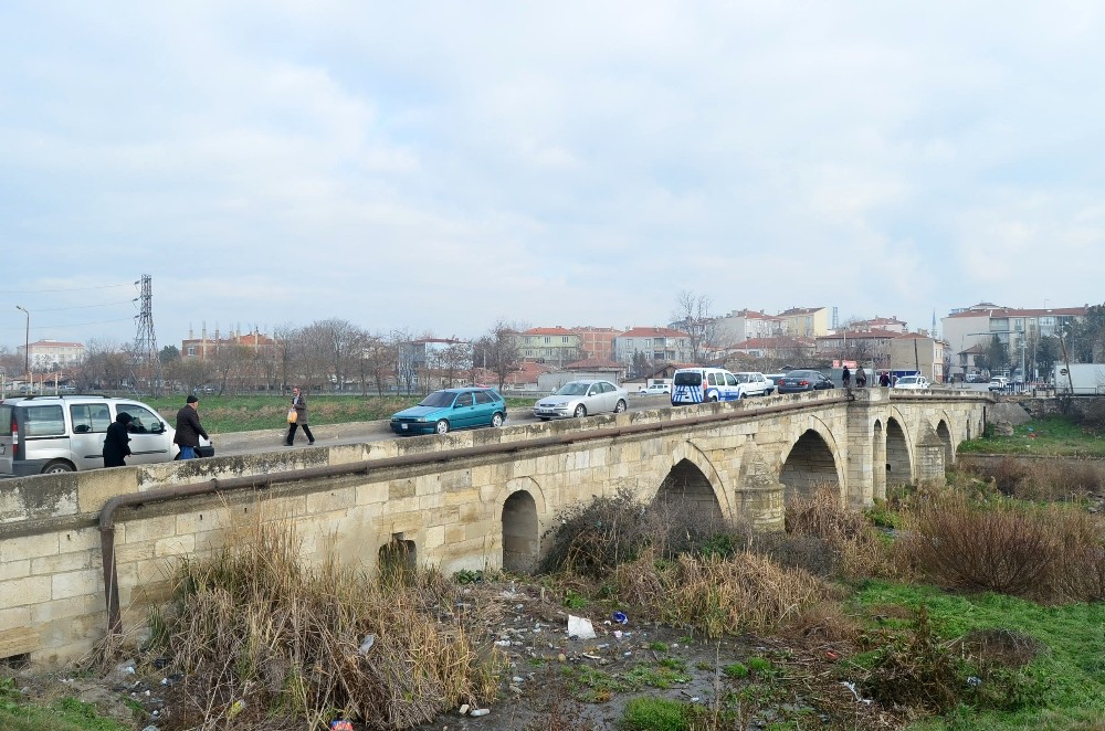 450 yıllık köprü ağır vasıta geçişine kapatıldı