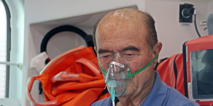 Yaşlı çift, alevlerden birkaç dakikayla kurtarıldı