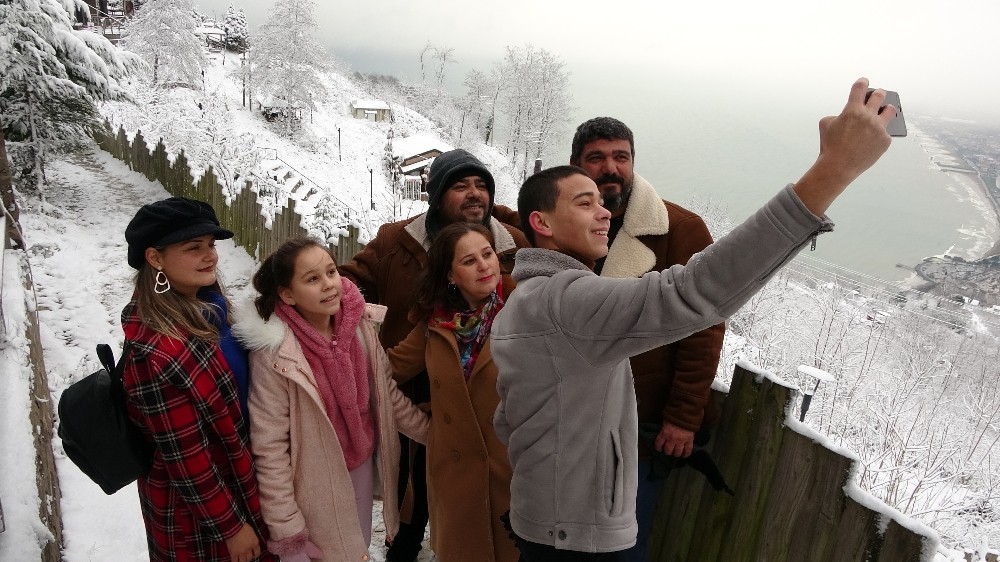 Ordu'ya beklenen kar yağdı, 273 kırsal mahalle yolu ulaşıma kapandı