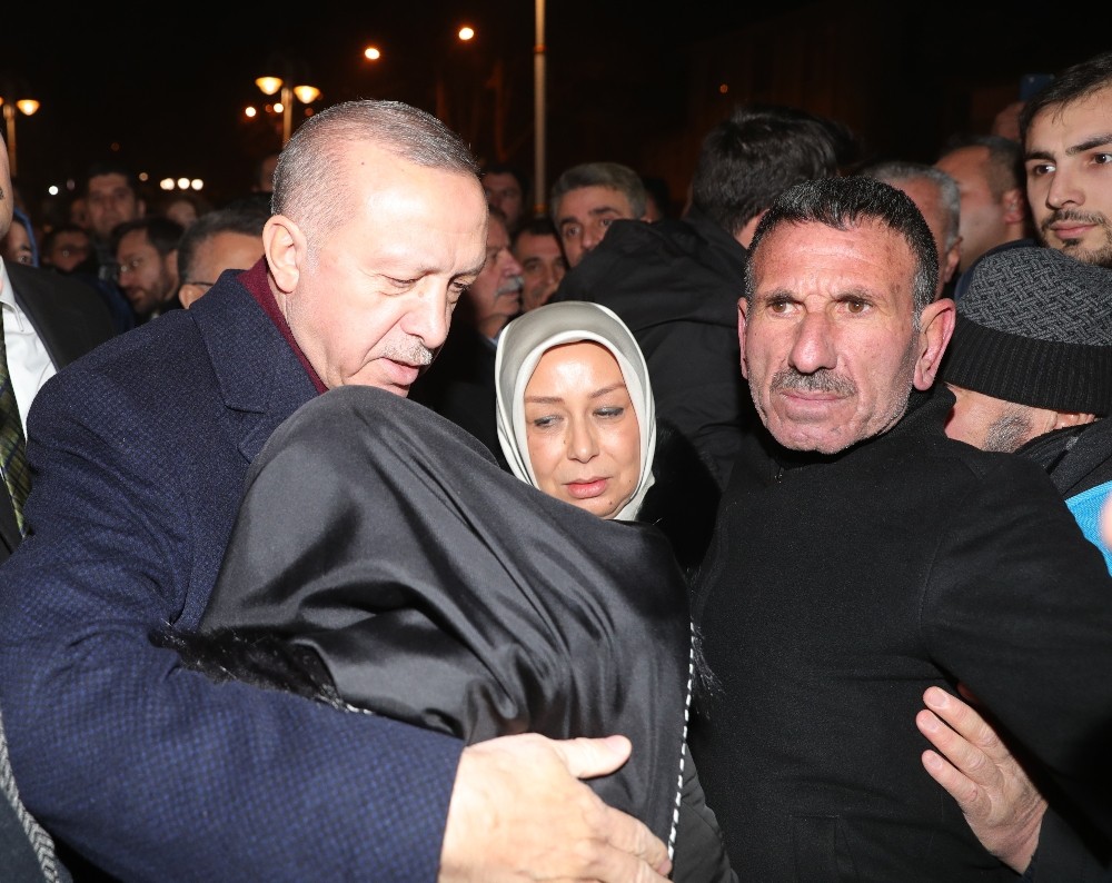 Cumhurbaşkanı Erdoğan inceleme yaparken bir deprem daha oldu