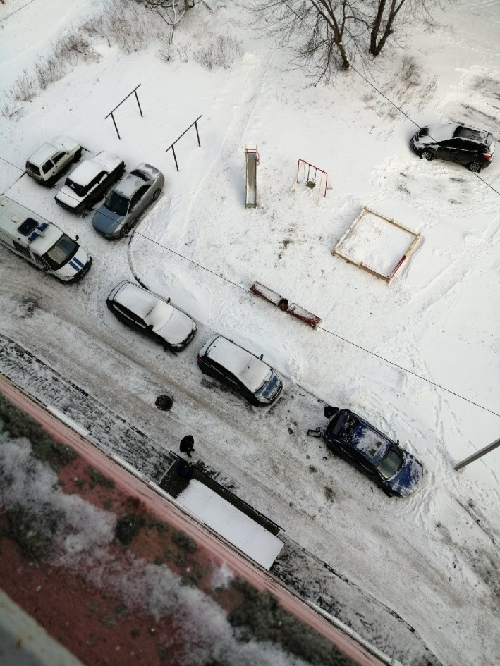 Rusya'da 17. katta buz tutan balkondan kayarak düşen çocuk öldü