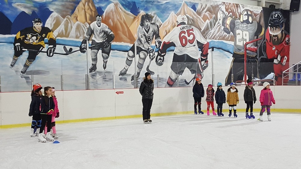 Ecevit'in adını taşıyan buz sporları salonu ilgi görüyor