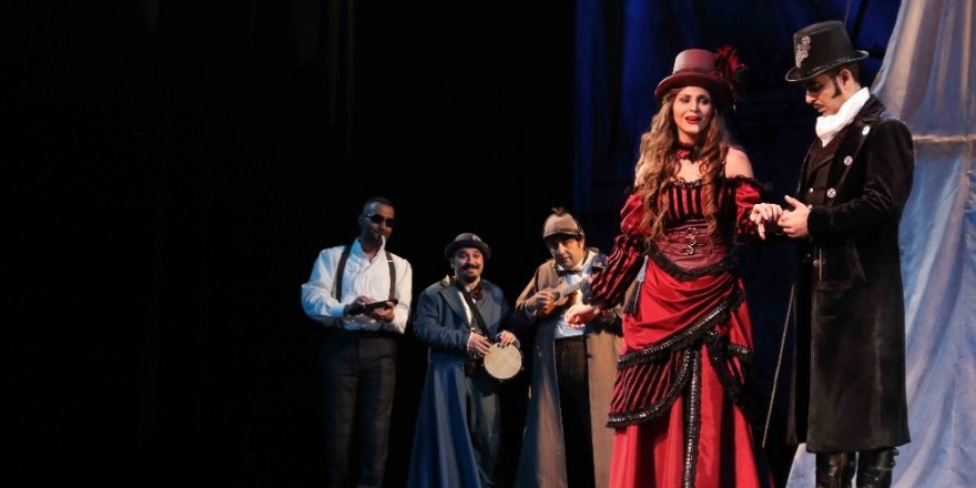 "80 Günde Devr-i Alem" Kocaelili tiyatro severlerle buluştu