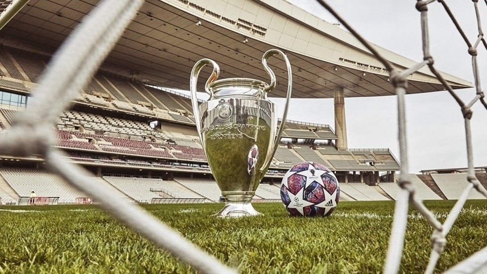 UEFA, İstanbul'da oynanacak Şampiyonlar Ligi finalinin topunu tanıttı