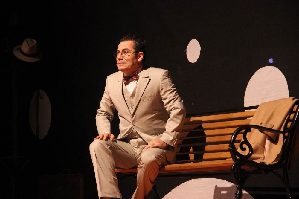 Ferhat Göçer müzikal tiyatro ile sevenlerinden tam not aldı