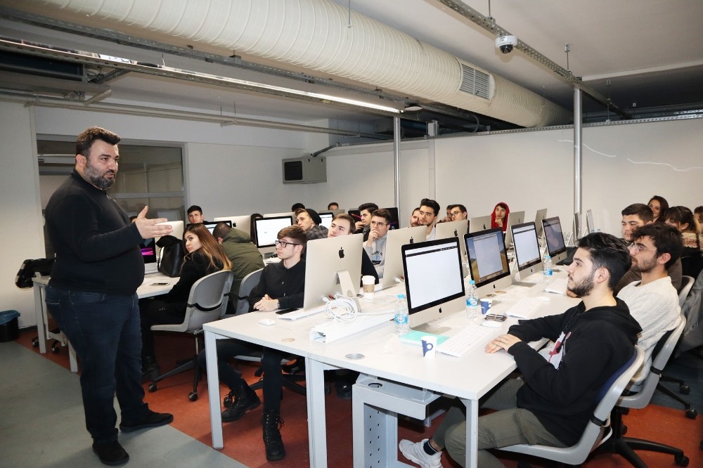 İzmir Ekonomili öğrencilere 'Yazılım ve Tasarım Kampı'