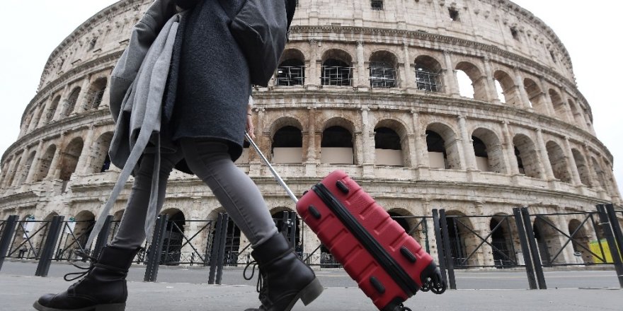 İtalya'da otoyollardaki akaryakıt istasyonları kapatılıyor