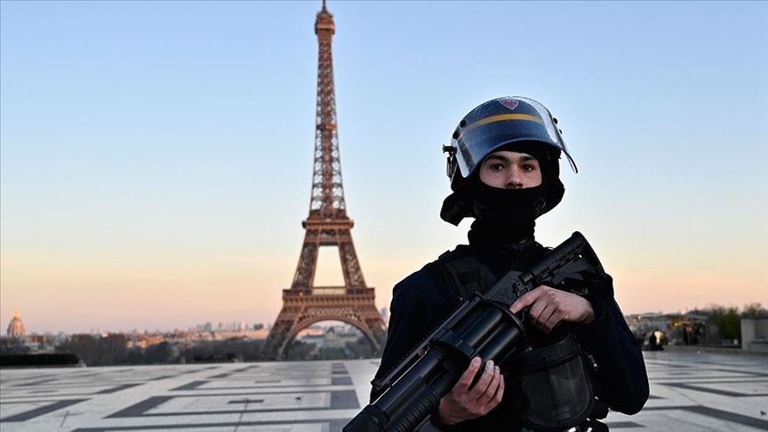 Fransa'nın 37 kentinde sokağa çıkma yasağı ilan edildi