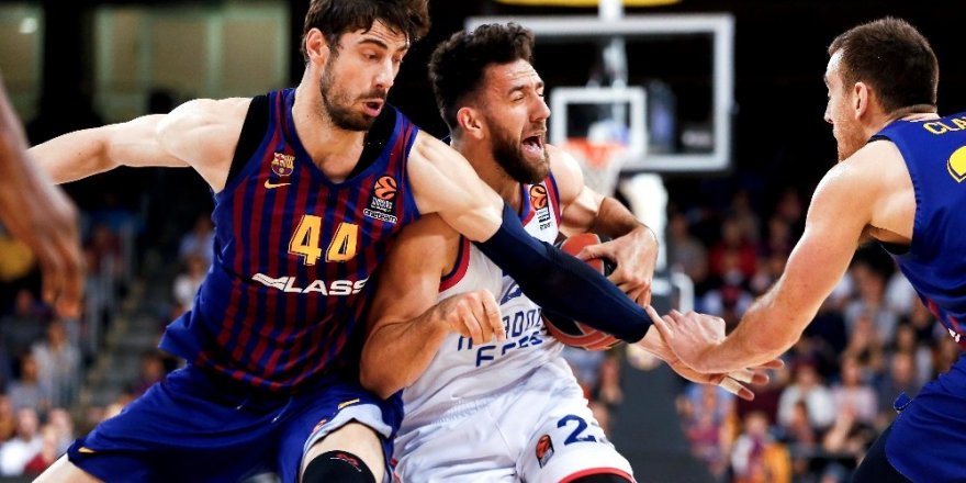 Anadolu Efes, Barcelona'yı deplasmanda 102-68 yendi