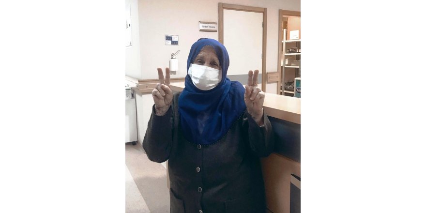 79 yaşındaki kadın korona virüsü yendi