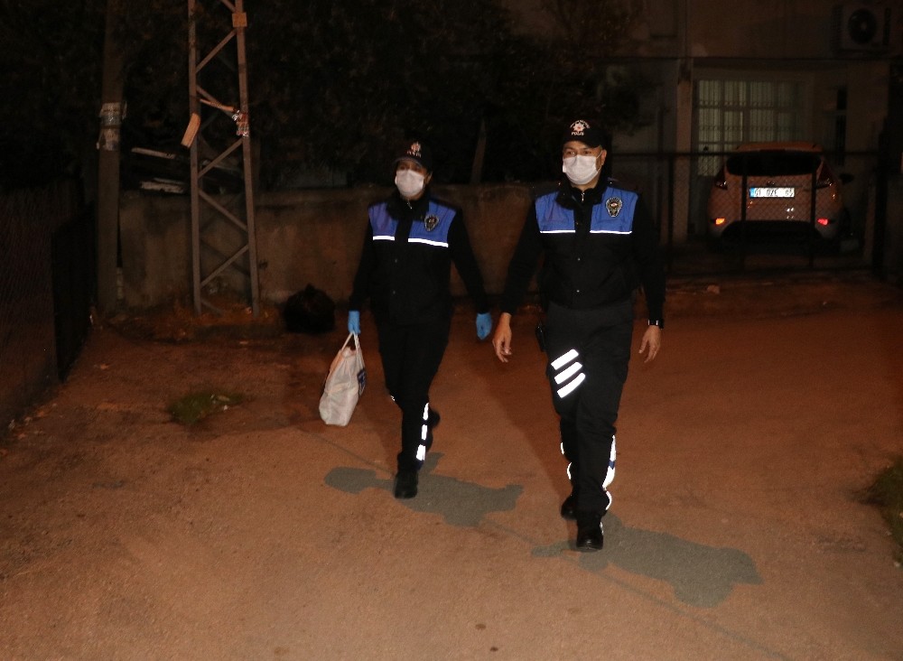 Küçük kız mail attı, polis ekipleri cips ve çikolata getirdi Gündem