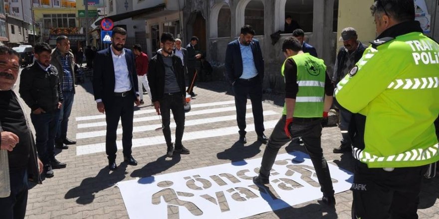 Sason caddelerine trafik işaretleri çizildi