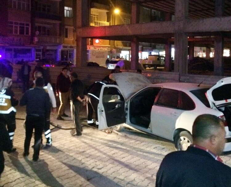 Araç seyir halindeyken alev aldı