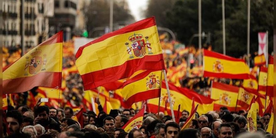 İspanyollar, 4 yıl içinde yapılan 3. genel seçim de sandık başında
