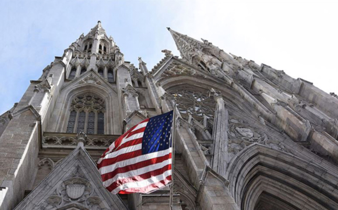 ABD'de katedrali yakmak istediler