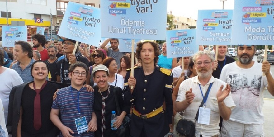 Uluslararası Urla Tiyatro Festivali Renkli Görüntülerle Başladı .