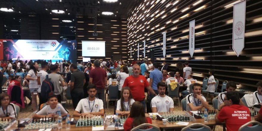 Çeşmeli satranç sporcuları Konya'da galip geldi