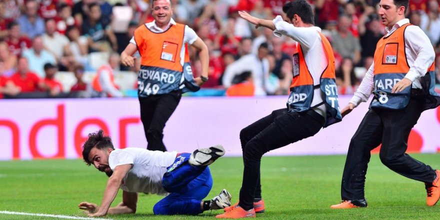 Süper Kupa maçında sahaya giren ünlü YouTuber adliyeye sevk edildi