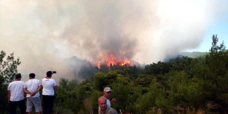 İzmir'de orman yangınları büyüdü, iki köy tahliye edildi